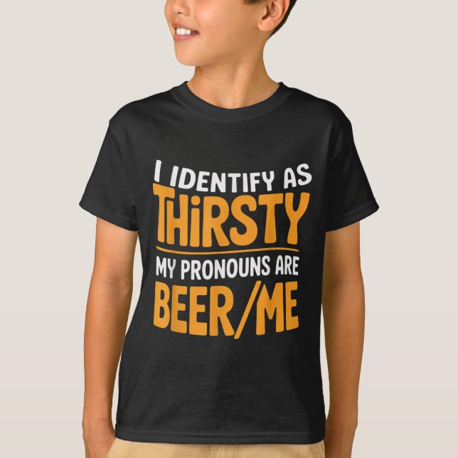 I Identify As Thirsty My Pronouns Are Beer_me  T Shirt (Framsida)