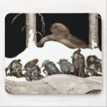 I julafton Tomte-Nisse Musmatta<br><div class="desc">Vintage bild i lilla troll,  Tomte,  Nisse (julenisse) som går genom snö täckta skogar. Den svenska konstnären John Bauer illustrerar det på ett gammaldags sätt.</div>