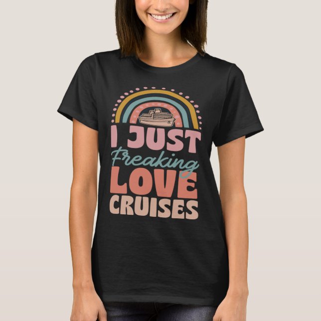 I Just Freaking Love Cruises Bohemian Rainbow Tren T Shirt (Framsida)