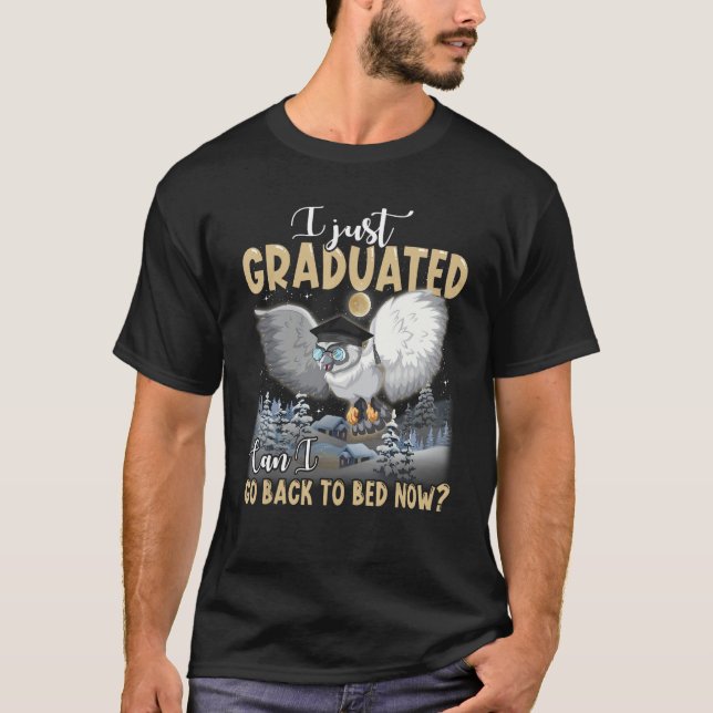 I Just Graduated Can I Go Back To Bed  Graduation T Shirt (Framsida)