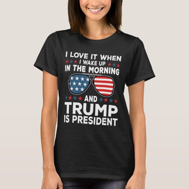 I Kärlek är det när dramat är president 47 invigni T Shirt (Framsida)