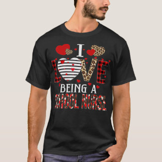 I Kärlek är en skolsjuksköterska med rött hjärta V T Shirt
