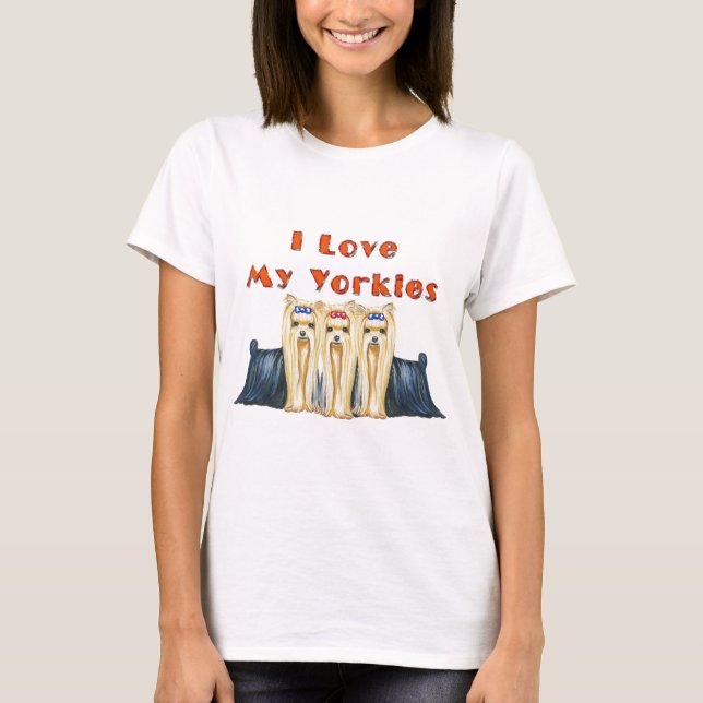 I KÄRLEK ÄR MINA YORKIER TRE YORKSHIRE TERRIERS T SHIRT (Framsida)