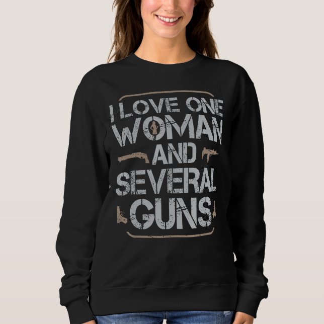 I Kärlek, en kvinna och flera vapen T Shirt (Framsida)