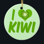 I Kärlek Kiwi Julgransprydnad Keramik<br><div class="desc">En söt kiwi älskare-gåva i söt grönt med en hjärtformade kiwi. Jag kärlek kiwis och andra frukter.</div>