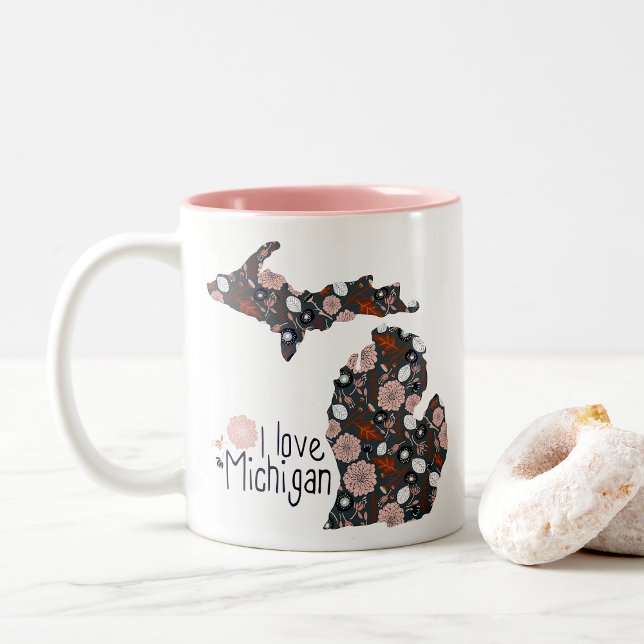 I Kärlek Michigan Playfull Blommigt Rosa Brown Bla Två-Tonad Mugg (I Love Michigan Playful Floral Pink Brown Black Two-Tone Coffee Mug with floral fill.)
