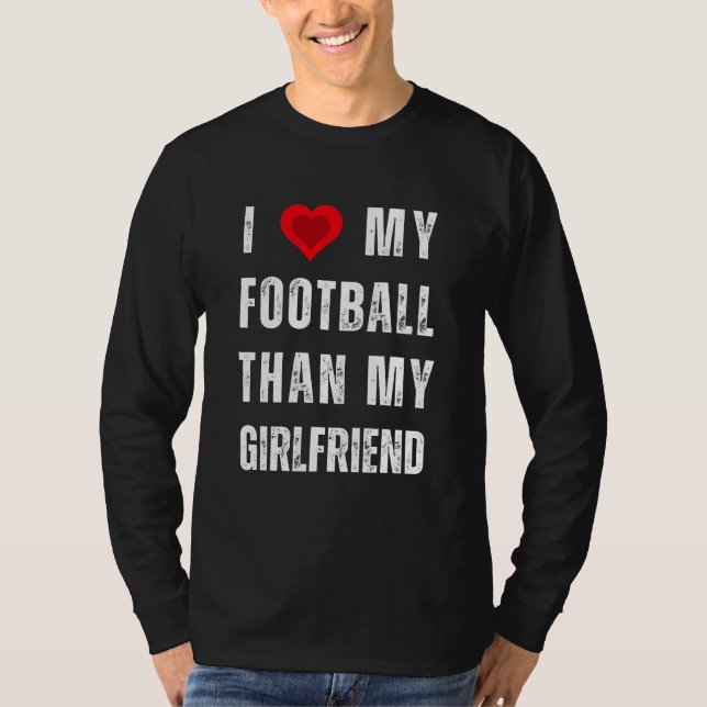 i kärlek min fotboll än min flickvän t shirt (Framsida)