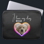 I kärlek min Hund Heart Photo Pet Namn Laptop Fodral<br><div class="desc">Jag kärlek mitt Hund Hjärtfoto Pet Namn laptop sleeve. Ett foto i form av ett hjärta och en text i ett trendig-skript. Lägg till ditt foto och namn.</div>