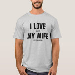 I Kärlek min maka Funny Gift för Make T Shirt<br><div class="desc">En rolig t-shirt som på en avstånd lyder"Jag kärlek min fru". Vid närmare inspektion kan du se att det faktiskt står "Jag kärlek när min fru låter mig... "." Fyll i det tomma med din favoritaktivitet. En underbarare rolig gåva till make.</div>