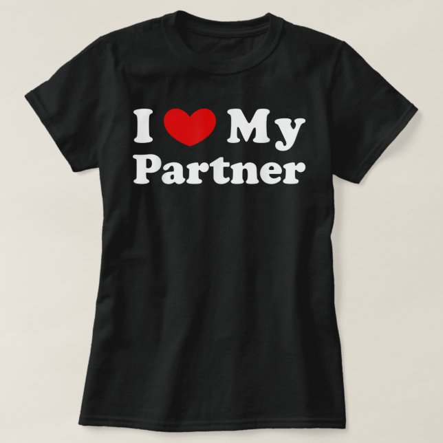 I Kärlek, min partner.. - Hjärtar jag min partner T Shirt (Design framsida)