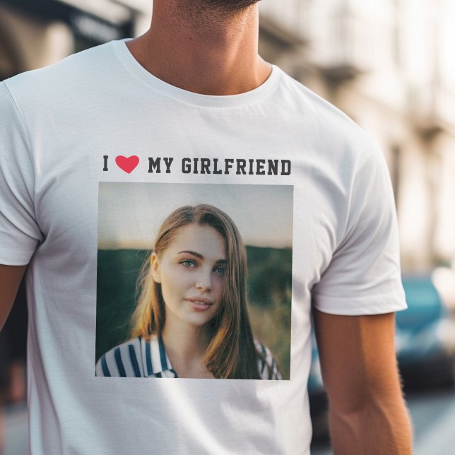 I Kärlek, mitt flickväns småaktiga klutfoto T Shirt (Skapare uppladdad)