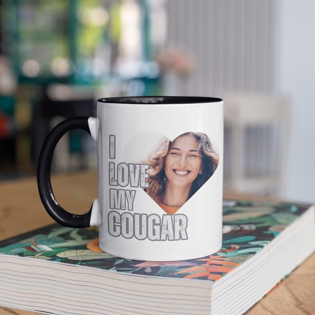 I Kärlek My Cougar Girlkompis Boykompis Gift Två-Tonad Mugg (I Love My Cougar Girlfriend Boyfriend Gift Two-Tone Coffee Mug)
