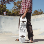 I Kärlek My Girlkompis Anpassningsbar Photo White  Mini Skateboard Bräda 18,5 Cm<br><div class="desc">Skapa din egen I Kärlek My Girlkompis mer än någonsin med den här moderna och rolig tröja-mallen med ett coola-slab serif-teckensnitt och flickväns foto i ett stort rött hjärta. Lägg till ett eget foto, ditt namn eller någon annan personlig. Skateboard "I kärlek My Girlkompis" är inspirerad av den klassiska T-shirt-grafiken...</div>