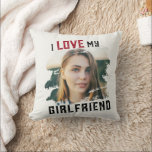 I Kärlek My Girlkompis Grunge Anpassningsbar Photo Kudde<br><div class="desc">Underbar present till din pojkvän! Anpassningsbar fotokudde som säger att jag KÄRLEK MY GIRLFRIEND i sportiskt grymt typografi bild i en nödlidande coola mask cutout. Enkel och enkel anpassning!</div>
