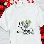I Kärlek My Girlväns Horse Personlig Photo T Shirt<br><div class="desc">Vem gör du verkligen kärlek? Din flickvän eller häst! Ge den perfekt gåvan till din pojkvän i valentines day med den här konstiga skjortan! A måste ha för varje hästälskare och riddare! En roligt vrider på min flickvän Kärlek, skjortan citerar "I Kärlek My Girväns häst" ... Anpassa med ditt favoritfoto....</div>