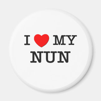 I Kärlek My NUN Magnet