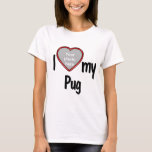 I Kärlek My Pug - Cute Red Heart Photo Ram T Shirt<br><div class="desc">Den här roligten kan du visa hur mycket du kärlek din pug är! Skjortan har en roligt hjärtformade fotodroppe i ram där du kan ladda upp ett foto av din egen pug. Hundälskarna kommer att falla i kärlek med roligtens anpassade t-shirt som gör att du kan ladda upp ditt eget...</div>