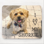 I Kärlek My Shorkie | Fullt Photo Musmatta<br><div class="desc">Den här söta, moderna munssaxen har ett vackert foto av en Shorkie som bär en bukslips... och texten "I Kärlek (Heart) my Shorkie". Enkel att anpassa texten för alla hund aveln! Byt ut fotot mot en av dina egna eller lämnor som det är (det här är min söta lilla Shorkie-kille)....</div>