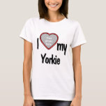 I Kärlek My Yorkie - Cute Red Heart-Hund Photo T Shirt<br><div class="desc">Den här roligten kan du visa hur mycket du kärlek din Yorkie! Skjortan har en roligt hjärtformade fotodroppe i ram där du kan ladda upp ett foto av din egen Yorkie. Hundälskarna kommer att falla i kärlek med roligtens anpassade t-shirt som gör att du kan ladda upp ditt eget bild....</div>