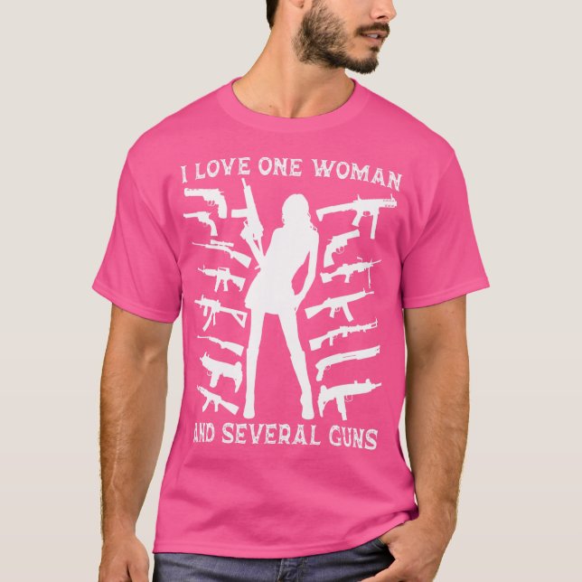 I Kärlek One Woman och flera Guns Funny Guns Husba T Shirt (Framsida)