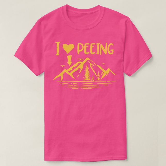 I Kärlek Peeing Funny Camping utomhus T Shirt (Design framsida)