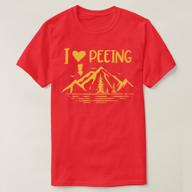 I Kärlek Peeing Funny Camping utomhus T Shirt (Design framsida)