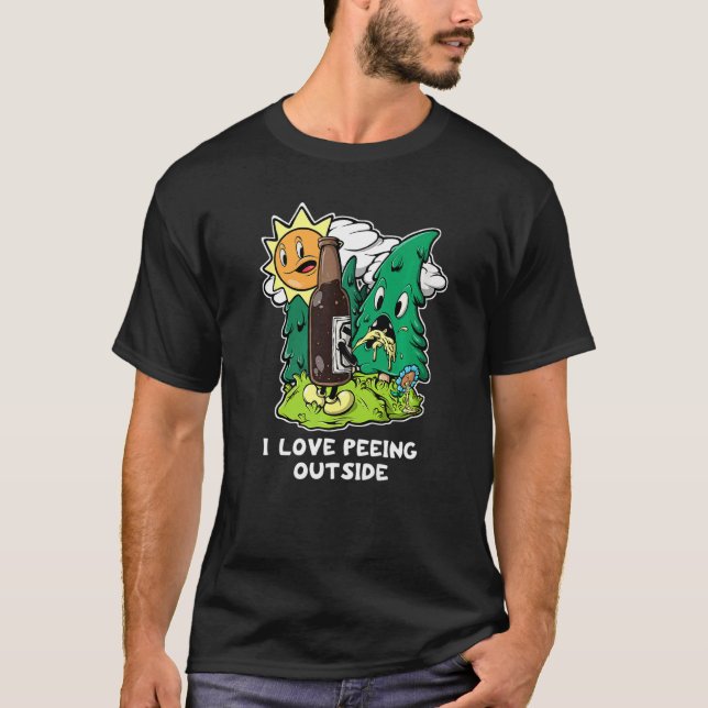 I Kärlek Peeing utanför Retro Funny Camping Drinki T Shirt (Framsida)