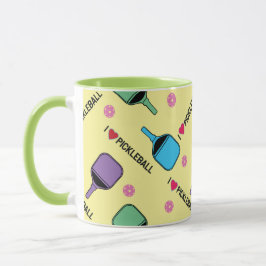 I kärlek plocklebollar på den mjuka gulten kaffemugg