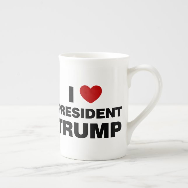I Kärlek president Trump Heart Benporslin Mugg (Höger)