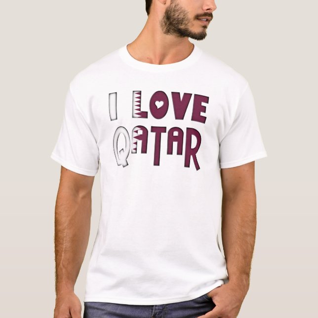 I Kärlek Qatar Flagga Färg Heart Typografi T Shirt (Framsida)