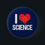 I Kärlek Science Knapp<br><div class="desc">I Kärlek Science Women's Button med en coola atom-modell som är omgiven av ett rött hjärta. En underbar gåva till en vetenskapslärare eller en vetenskapsman som kärlek experimenterar med.</div>