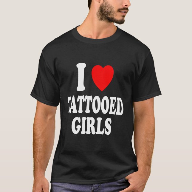 I Kärlek Tattooed Attraktion Hett T Shirt (Framsida)