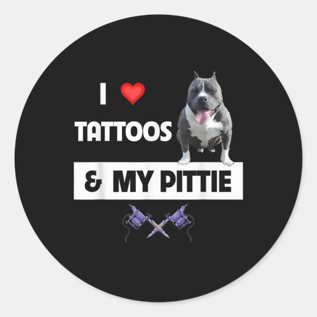 I Kärlek Tattoos och min Pittie Hund Pitbull Mamma Runt Klistermärke (Framsida)