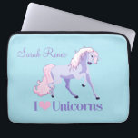 I Kärlek Unicorns Personlig Laptop Sleeve<br><div class="desc">Jag älskar vackra rosa- och lila unicorns på bomullskandblått bakgrunder på en söt anpassningsbar.</div>