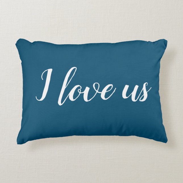 "I kärlek us" på Söt Blue & White Accent Pillow Prydnadskudde (Framsidan)