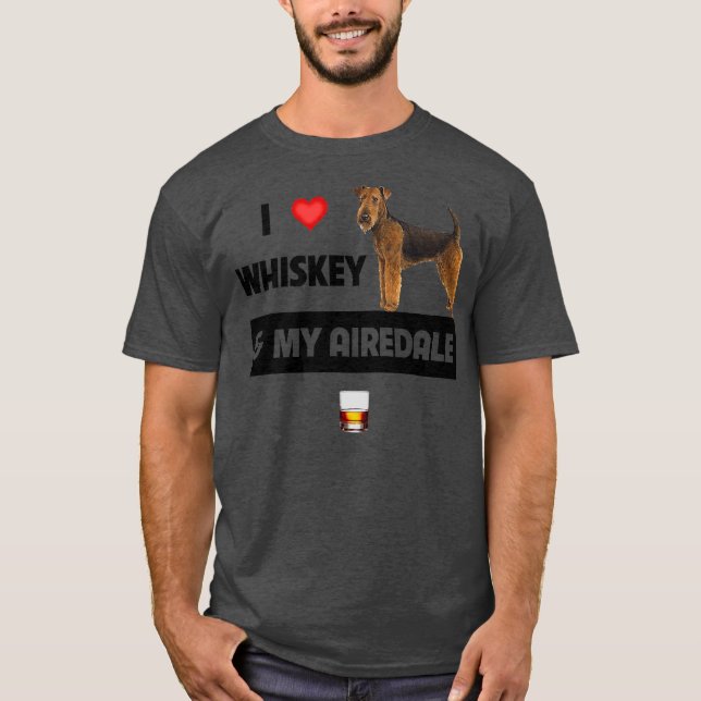 I Kärlek Whiskey och My Airedale Terrier Mamma Pap T Shirt (Framsida)
