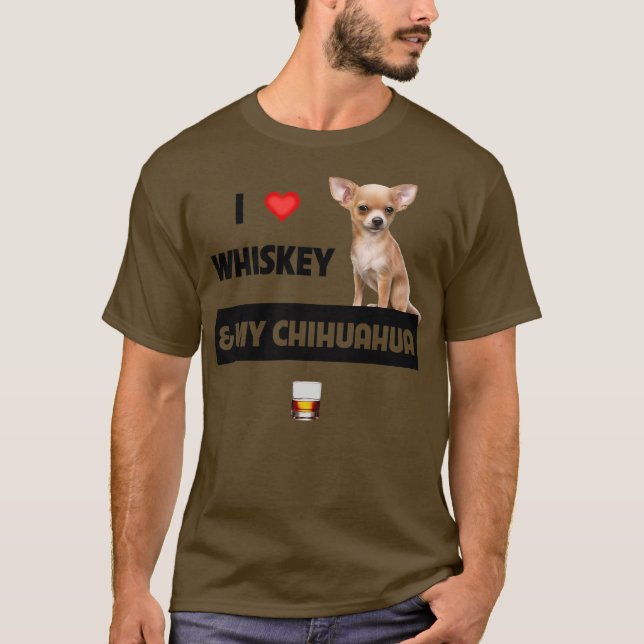 I Kärlek Whiskey och My Chihuahua Mamma Pappa Hund T Shirt (Framsida)