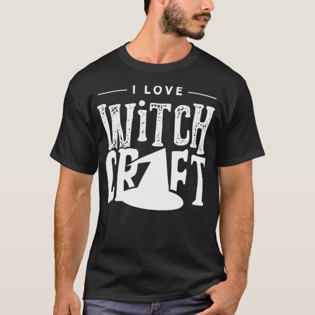 I kärlek witchcraft Broom Witch Witcher Witches T Shirt (Framsida)