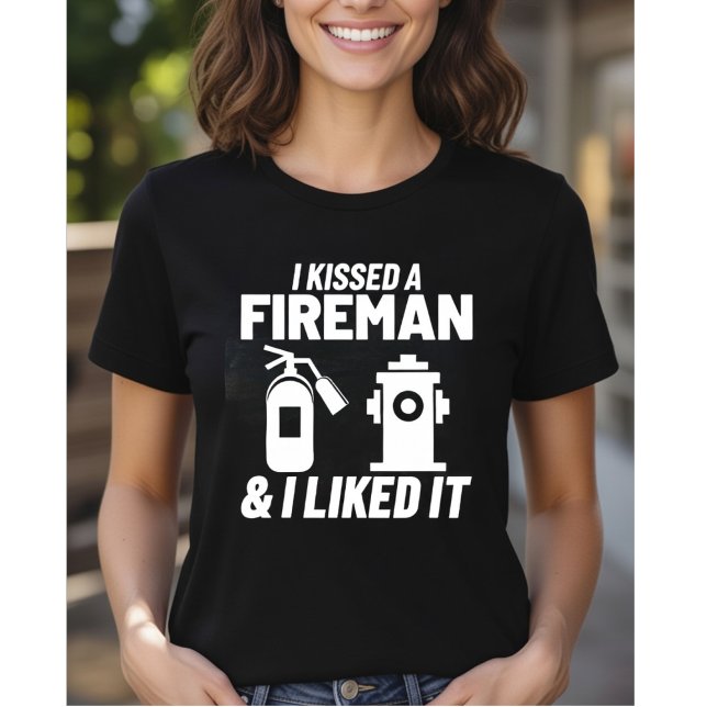 I Kissed A Fireman & I Liked It - Firefighter Girl T Shirt (Skapare uppladdad)