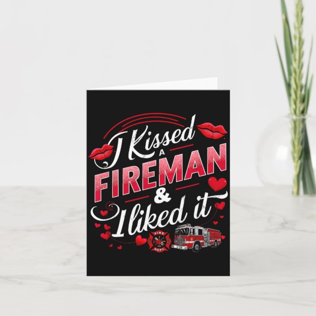 I Kissed A Fireman I Liked It Firefighter Valentin Kort (Framsida)