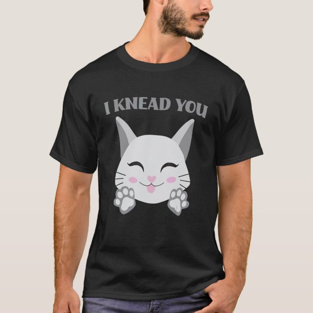 I Knead You Cute Cat   Making Biscuits   T Shirt (Framsida)