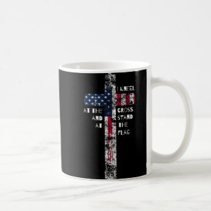 I Kneel vid Kor och ställ vid Flagga Wom Kaffemugg