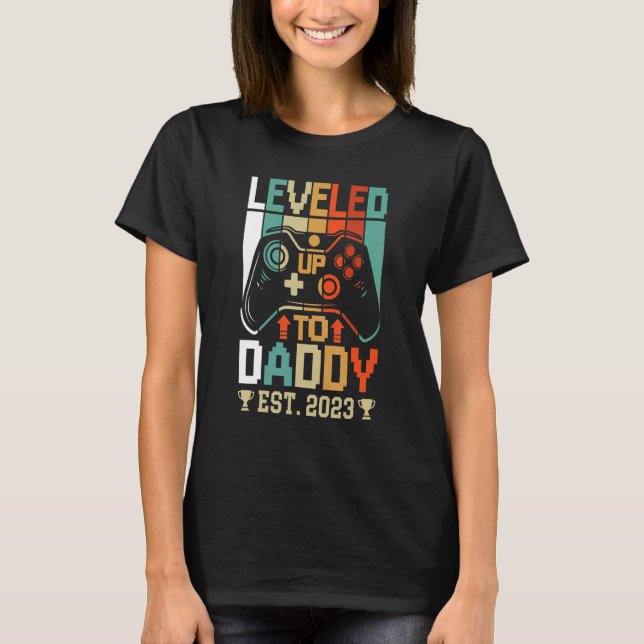 I Leveled Up To Daddy 2023  Soon To Be Dad 2023 1 T Shirt (Framsida)