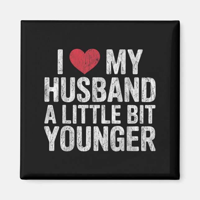 I Like My Husband A Little Bit Younger Funny Retro Magnet (Framsidan)