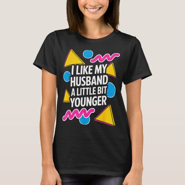 I Like My Husband A Little Bit Younger Funny Sayin T Shirt (Framsida)
