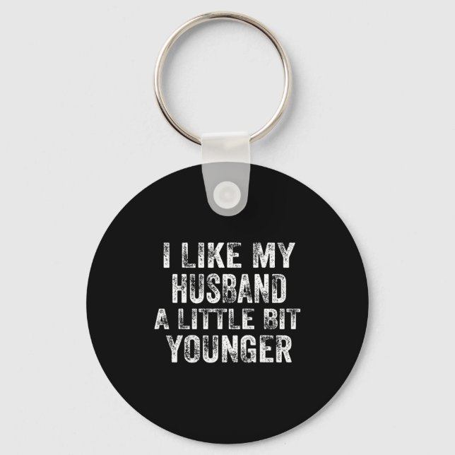 I Like My Husband A Little Bit Younger Joke Valent Nyckelring (Framsida)