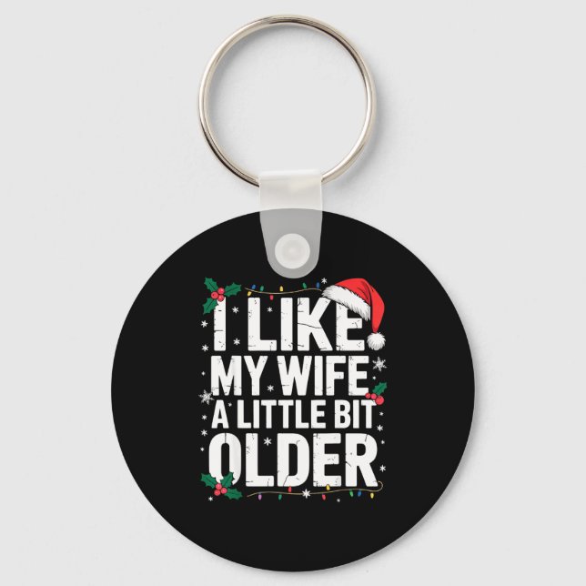 I Like My Wife A Little Bit Older Funny Husband Ch Nyckelring (Framsida)