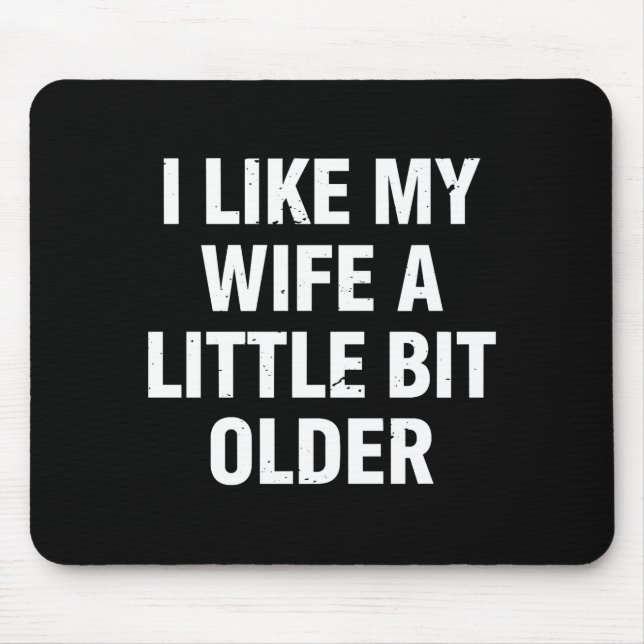 I Like My Wife A Little Bit Older Funny Saying Wom Musmatta (Framsidan)