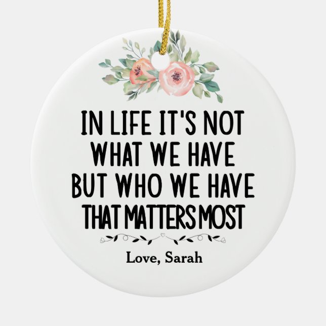 I Livet är det inte vad vi har, utan vem vi har Julgransprydnad Keramik (Framsidan)