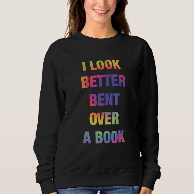 I Look Better Bent Over A Book Funny T Shirt (Framsida)